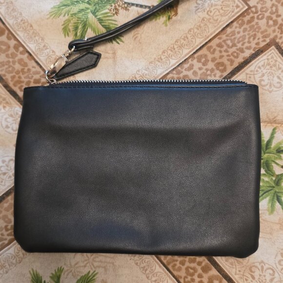 Guess Double Compartment Wristlet Like NEW - Picture 2 of 4